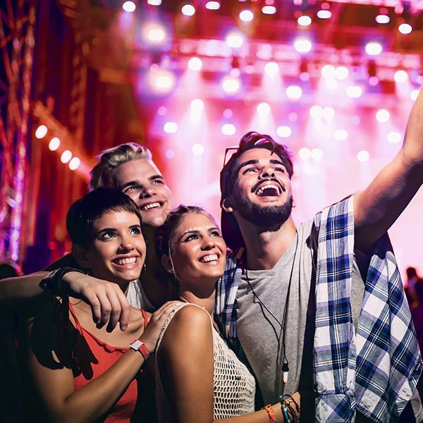 Show Hora Loca Guayaquil, Robots Gigantes Pixel Led, Transformers, StarWars, Cabezones de Artistas. Cabina Fotográfica Automática, Espejo Fotográfico Interactivo, Magic Mirror Booth, VideoBooth 360, Plataforma Rotary Selfie Booth. Cabina Glam, Magazine Photobooth. Maestro de Ceremonias. Alquiler de DJ. Decoración de Fiestas y Eventos. Organización de Eventos Sociales y Corporativos. Contarnos con un hermoso local de Eventos en el Norte de Guayaquil, en la Garzota 1